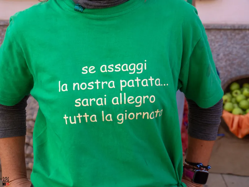 Maglietta dei volontari: se assaggi la nostra patata sarai allegro tutta la giornata